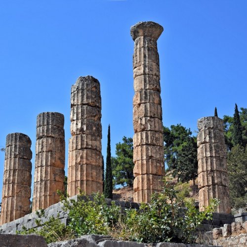 Delphi and Osios Loukas. Day cultural tour