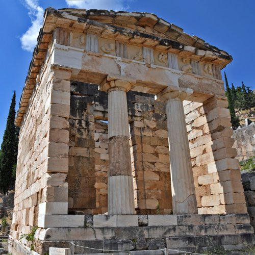 Delphi and Osios Loukas. Day cultural tour
